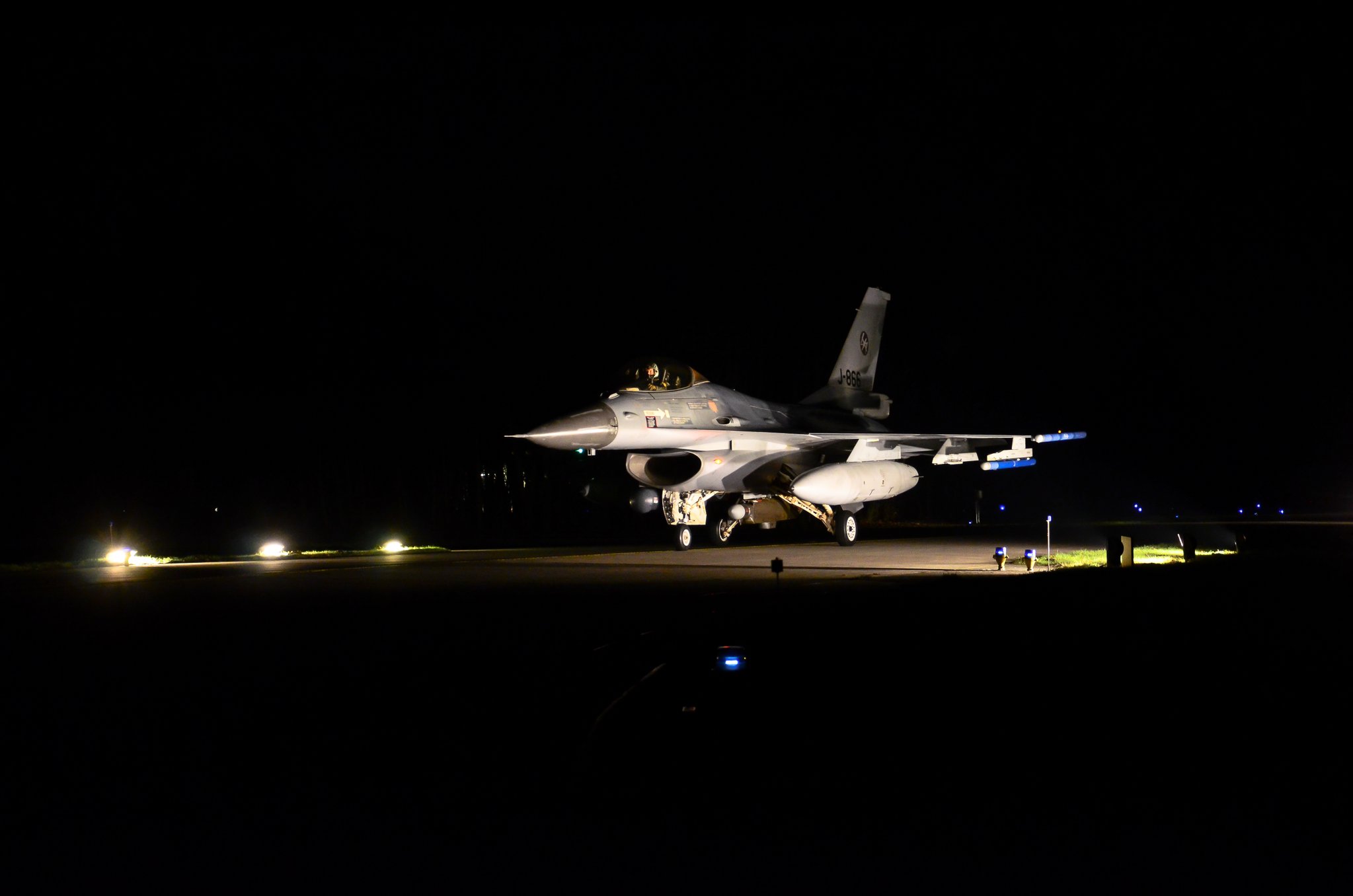 112-dokkum F16s door geluidsbarrière zorgen voor dreun in de regio