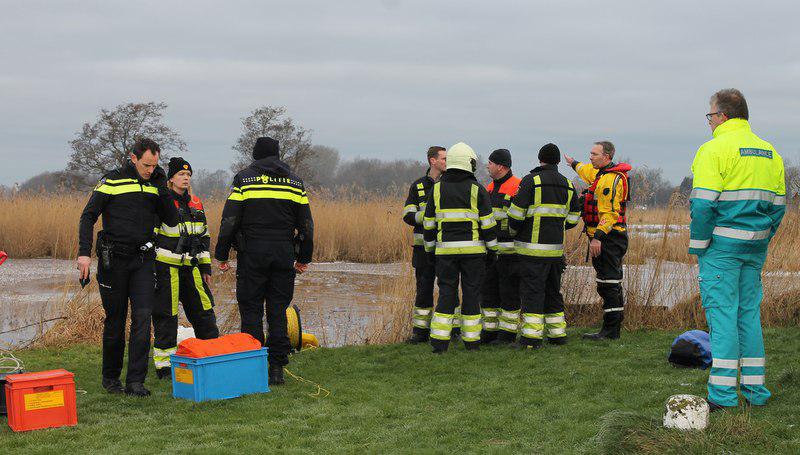 112-dokkum Grote zoekactie na gevonden tas bij Ryptsjerksterpolder