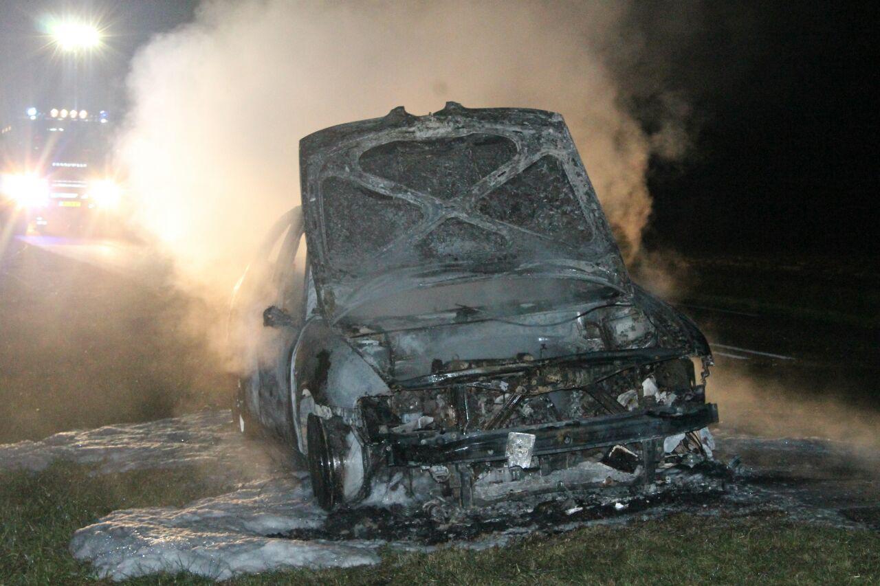  Personenauto compleet door brand verwoest