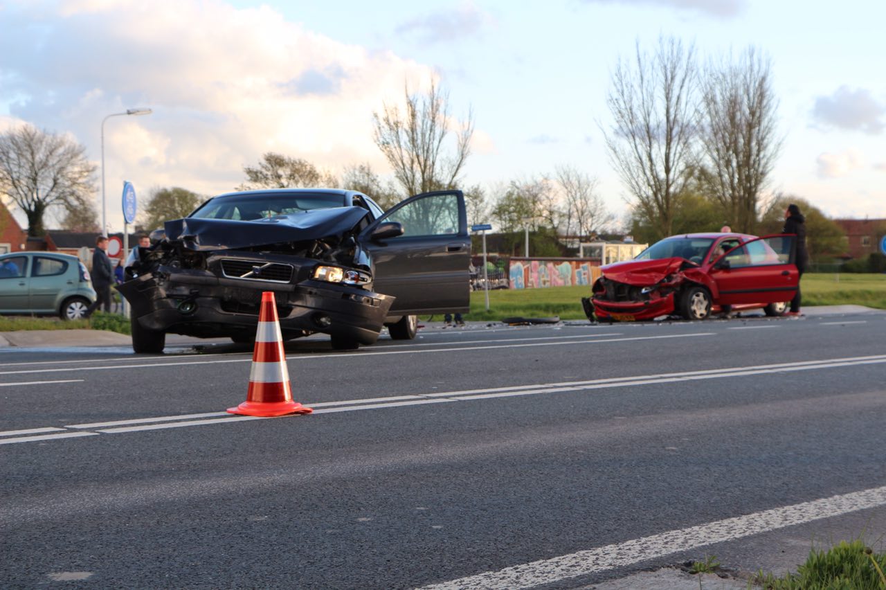  Twee voertuigen ernstig beschadigd bij ongeval Blije