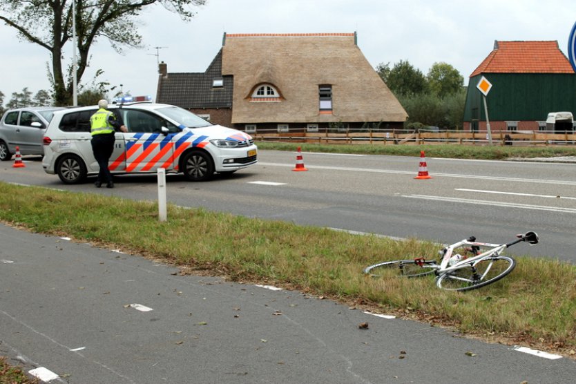 112-dokkum Wielrenner gewond na aanrijding met auto bij Ryptsjerk