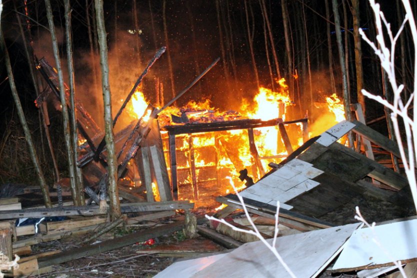  Houten hut in brand op Hogedijken