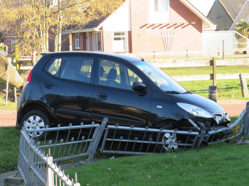  Auto ramt tuinhekwerk in Kollumerzwaag