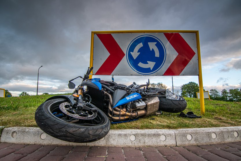 112-dokkum Motorrijder gewond na botsing met verkeersbord