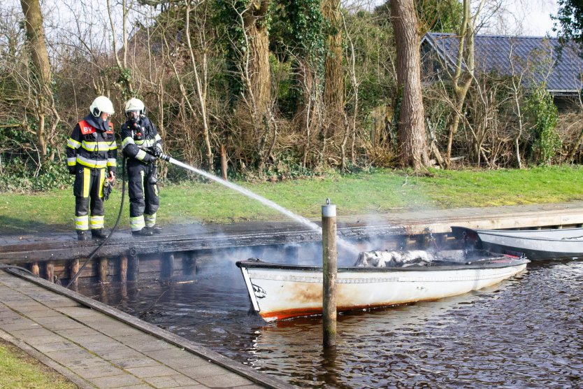  Polyesterbootje compleet verwoest door brand