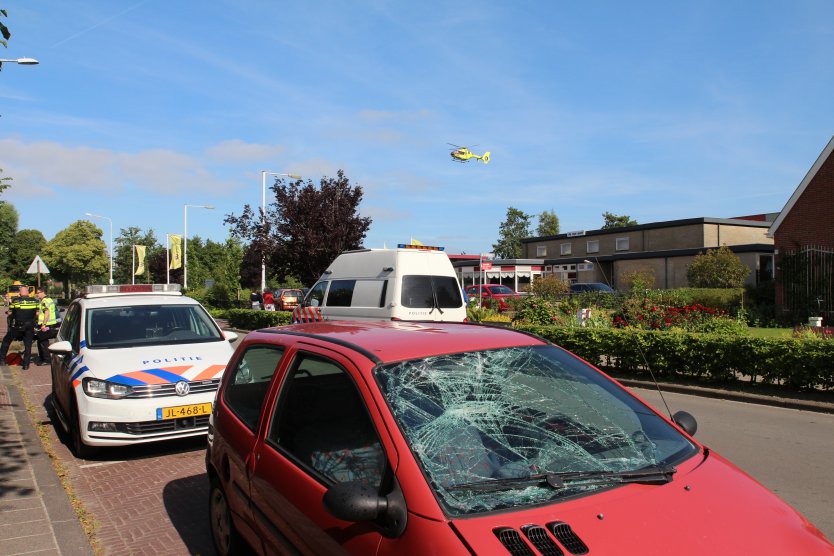  Jongen geschept door auto in Wâlterswâld; zwaargewond naar ziekenhuis