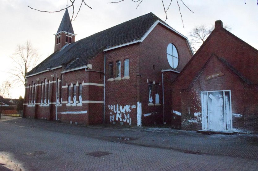  Gereformeerde kerk in Munnekezijl beklad met kalk