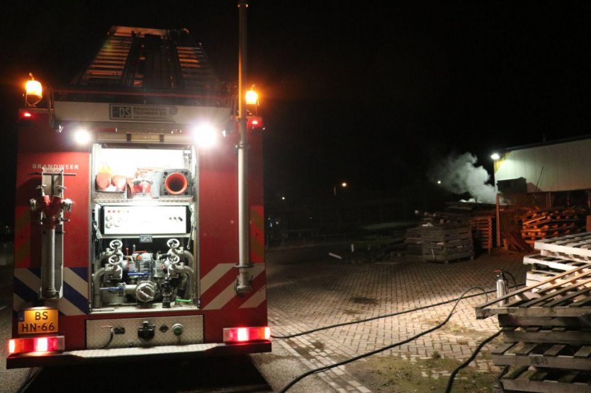  Container vol afvalhout in brand gestoken op Betterwird Dokkum