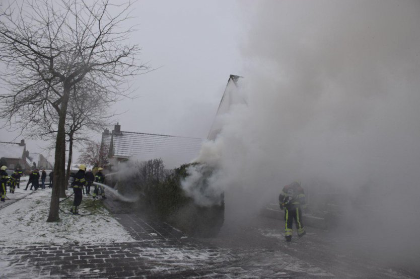  Forse coniferenbrand in Kollumerzwaag geblust 
