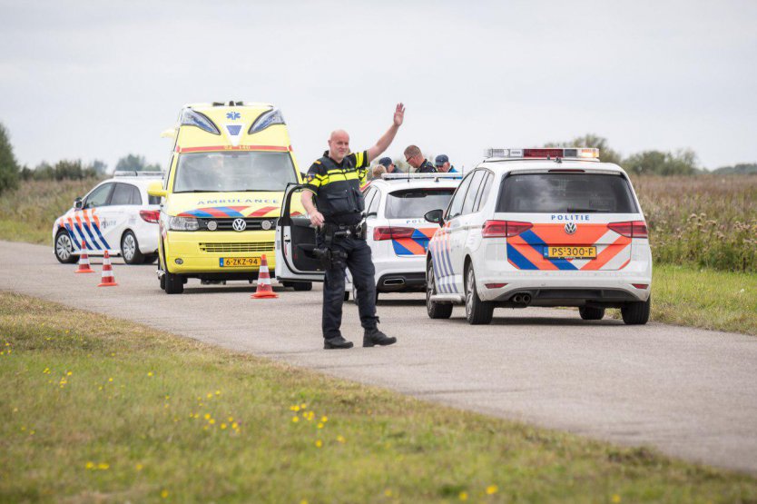 112-dokkum Fietsers ten val na aanrijding met motor