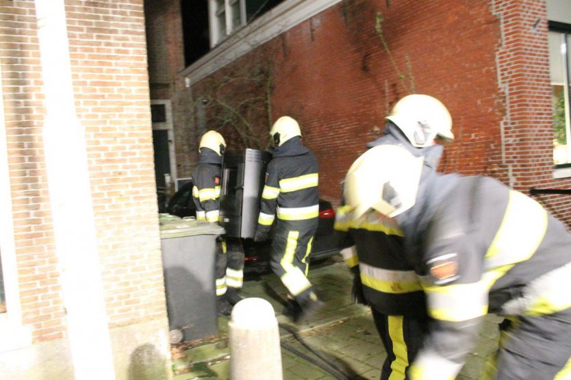  Brand door houtkachel in Holwerd doet brandweer Ternaard uitrukken