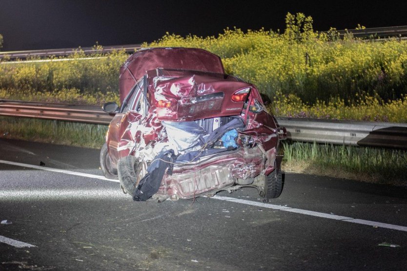  Beschonken Noardeast-Fries (35) botst achterop andere auto op A7; weg bezaaid met huisraad