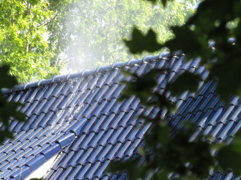112-dokkum Forse dakbrand aan Teunissenwei Damwâld