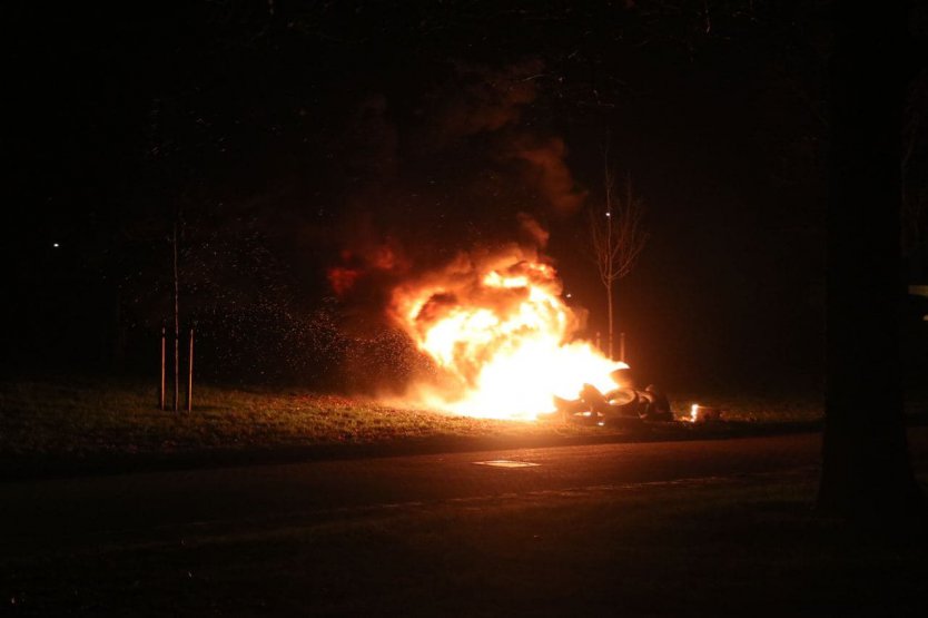 112-dokkum Bult autobanden in brand in Damwâld 