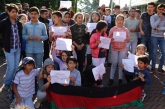 112-dokkum Inwoners AZC Burgum protesteren tegen uitzetting van Afghaans gezin