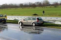 112-dokkum Twee auto's in de slip na hagelbui op Sintrale As