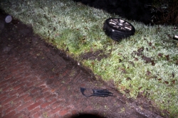 112-dokkum Autobestuurder richt ravage aan in Kollumerzwaag; bestuurder gevlucht 