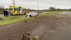 112-dokkum Automobilist gewond bij eenzijdig ongeval rondweg De Westereen