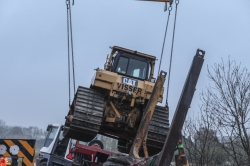 112-dokkum Dieplader met bulldozer vast op N356 bij Holwerd