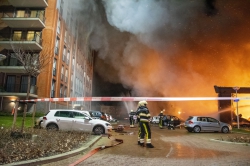 112-dokkum Vuurzee verwoest winkel in Dokkum; appartementencomplex ontruimd