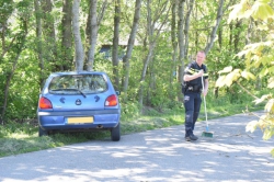 112-dokkum Een gewonde na auto tegen boom bij Wetsens