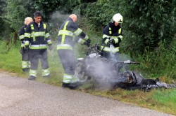 112-dokkum Motorfiets compleet verwoest door brand