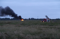 112-dokkum Trekker in vlammen op in natuurgebied bij Buitenpost