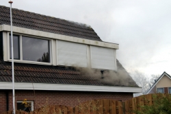 112-dokkum Woning beschadigt na brand onder dak